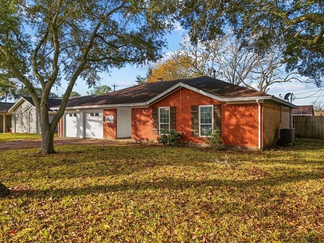 1506 Parkway Drive, Alvin, TX 77511