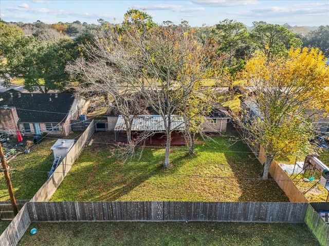 1506 Parkway Drive, Alvin, TX 77511