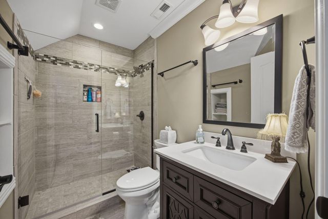 8910 Seven Lakes Drive, Ooltewah, TN 37363