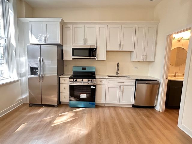 2057 W Roscoe Street 1R, Chicago, IL 60618