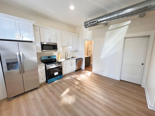 2057 W Roscoe Street 1R, Chicago, IL 60618