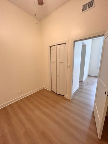 2057 W Roscoe Street 1R, Chicago, IL 60618