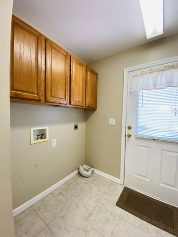 828 Mulberry Dr, Columbia, TN 38401