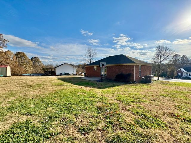 828 Mulberry Dr, Columbia, TN 38401