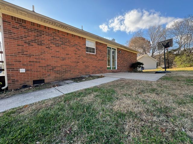 828 Mulberry Dr, Columbia, TN 38401