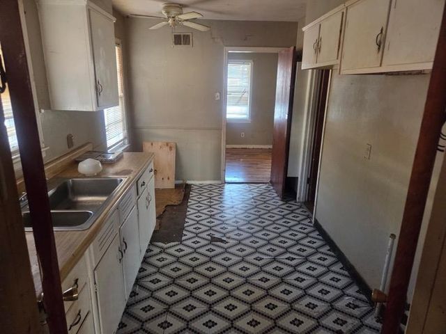 3040 S EDGEWARE RD, Memphis, TN 38118