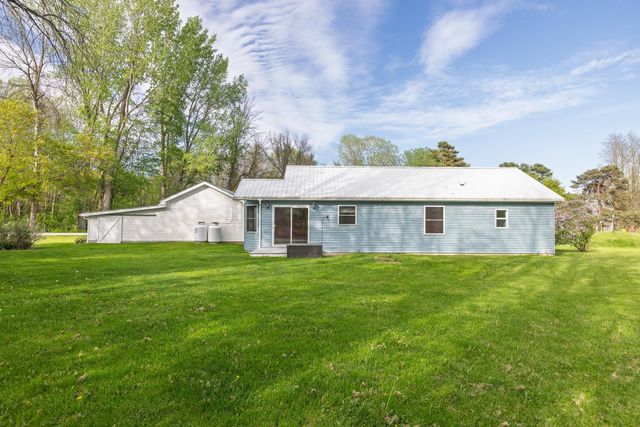 100 Christopher Road, Alburgh, VT 05440