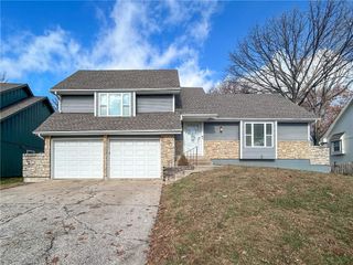 732 SW Raintree Drive, Lee's Summit, MO 64082