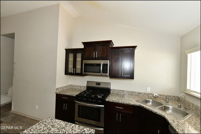 11636 Flor Achillea, Socorro, TX 79927