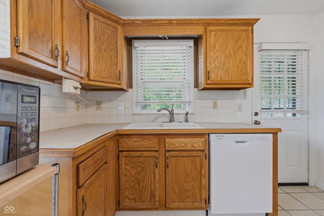 8225 E 47th Street, Indianapolis, IN 46226