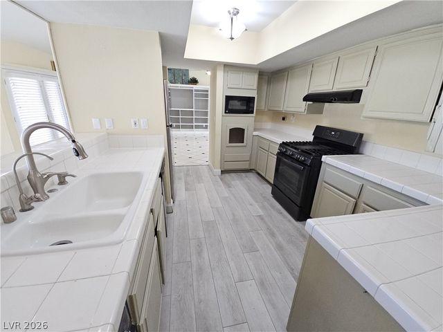 676 Cervantes Drive, Henderson, NV 89014