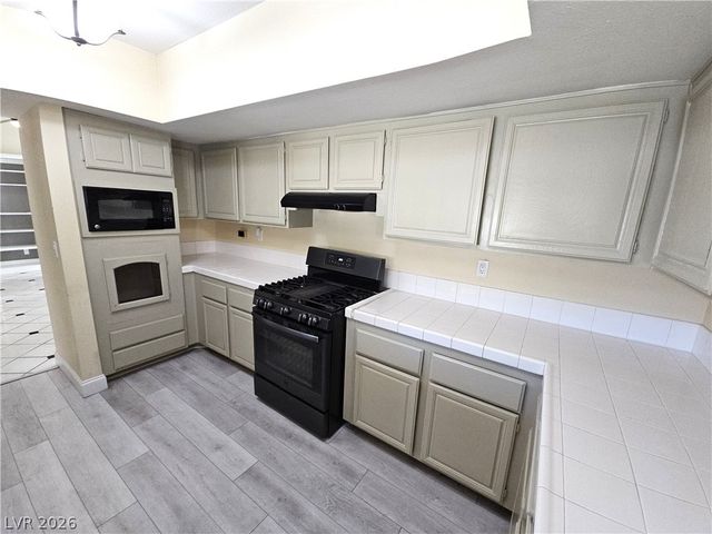 676 Cervantes Drive, Henderson, NV 89014