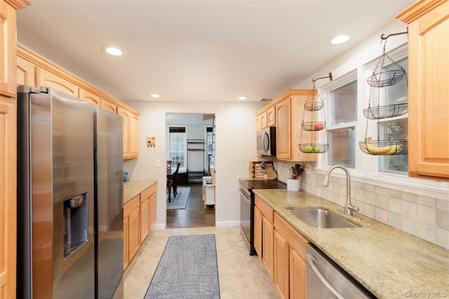 38 Manhasset Road, Sound Beach, NY 11789