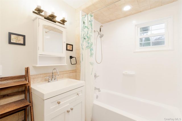 38 Manhasset Road, Sound Beach, NY 11789