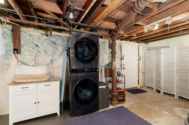 38 Manhasset Road, Sound Beach, NY 11789