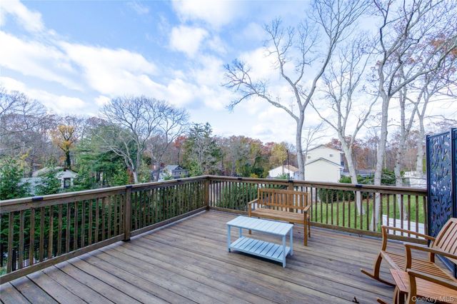 38 Manhasset Road, Sound Beach, NY 11789