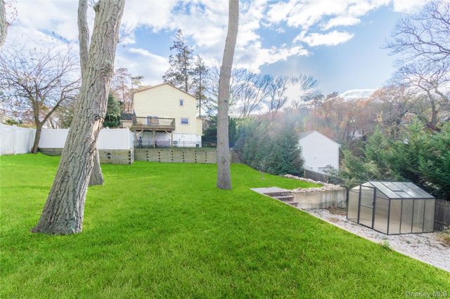 38 Manhasset Road, Sound Beach, NY 11789