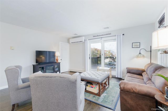 38 Manhasset Road, Sound Beach, NY 11789