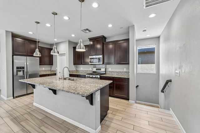 10 Palma Harbour Pl, Sacramento, CA 95834