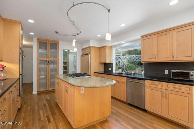 21705 Entrado Drive, Topanga, CA 90290