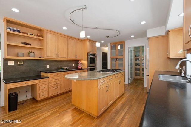 21705 Entrado Drive, Topanga, CA 90290