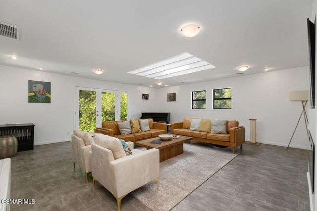 21705 Entrado Drive, Topanga, CA 90290