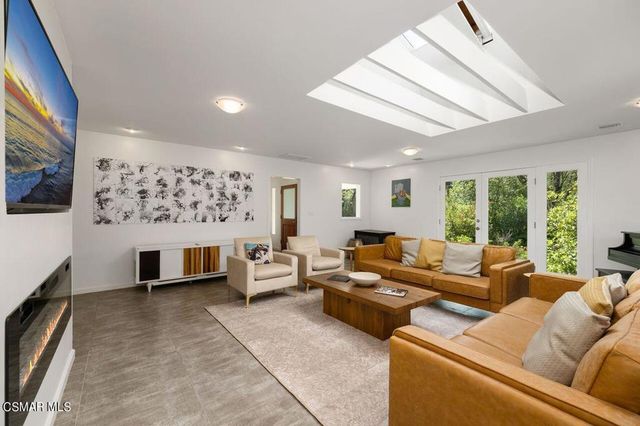 21705 Entrado Drive, Topanga, CA 90290