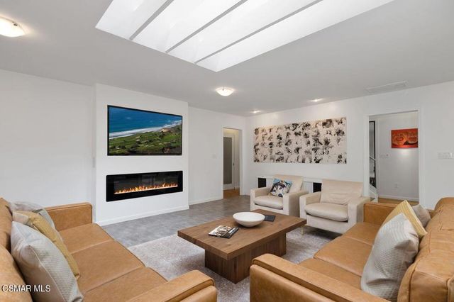 21705 Entrado Drive, Topanga, CA 90290