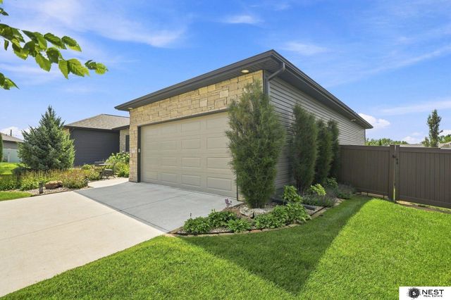 3747 Broadbear Road, Lincoln, NE 68516