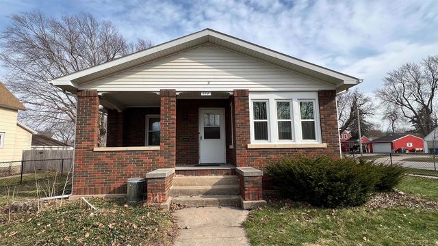 513 3rd Avenue, Charles City, IA 50616