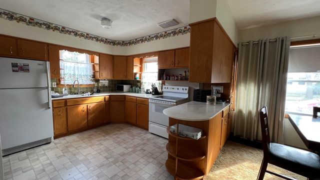 513 3rd Avenue, Charles City, IA 50616