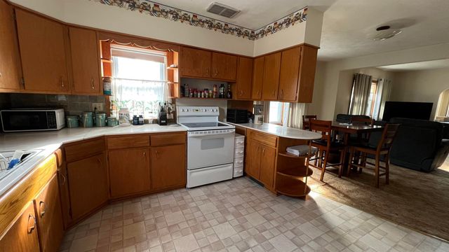 513 3rd Avenue, Charles City, IA 50616