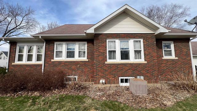 513 3rd Avenue, Charles City, IA 50616