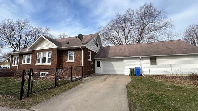 513 3rd Avenue, Charles City, IA 50616