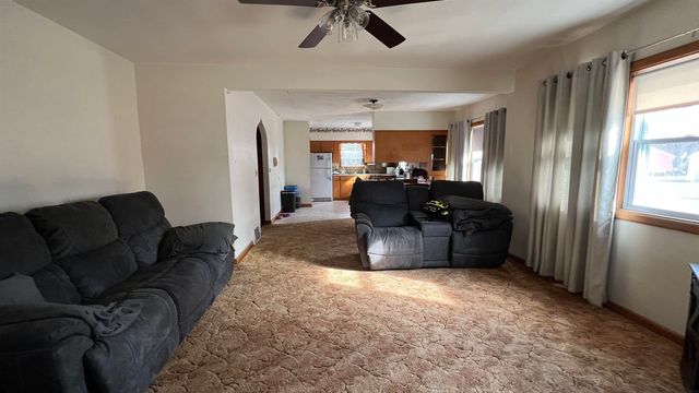 513 3rd Avenue, Charles City, IA 50616