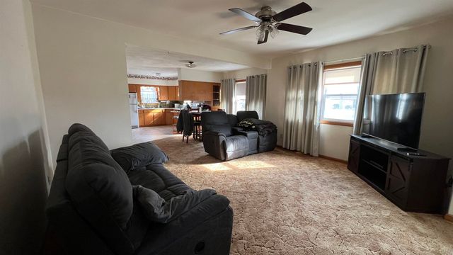 513 3rd Avenue, Charles City, IA 50616