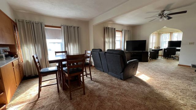 513 3rd Avenue, Charles City, IA 50616