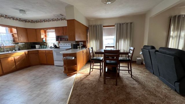 513 3rd Avenue, Charles City, IA 50616