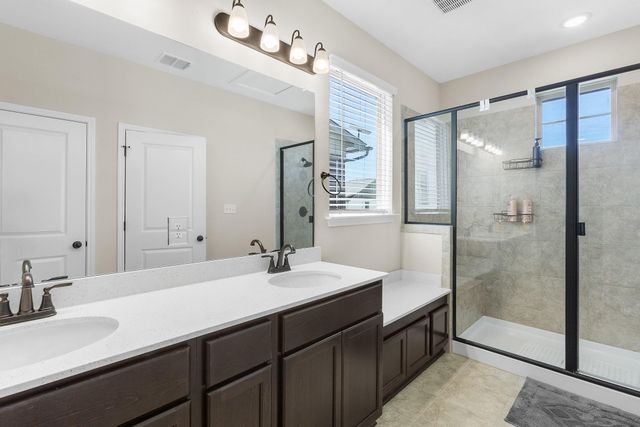 229 Treadwell LN, Kyle, TX 78640