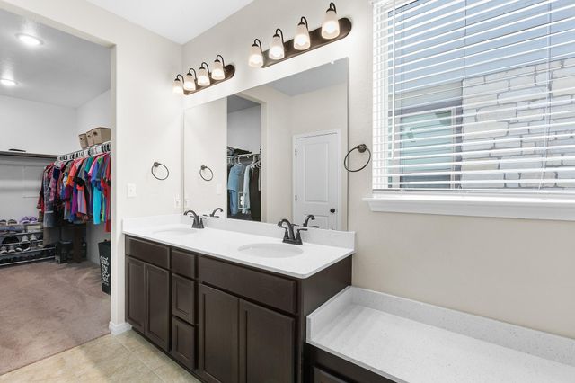 229 Treadwell LN, Kyle, TX 78640