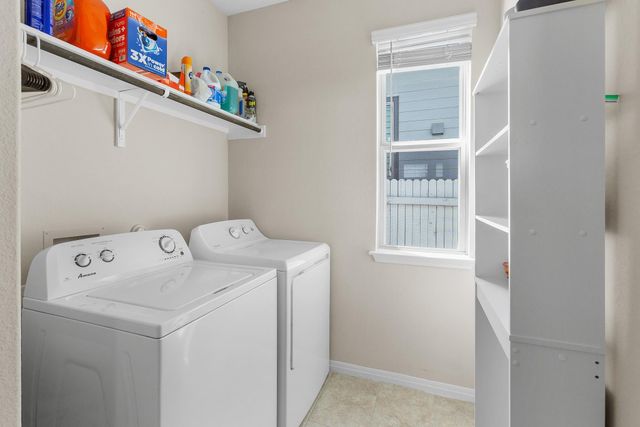 229 Treadwell LN, Kyle, TX 78640