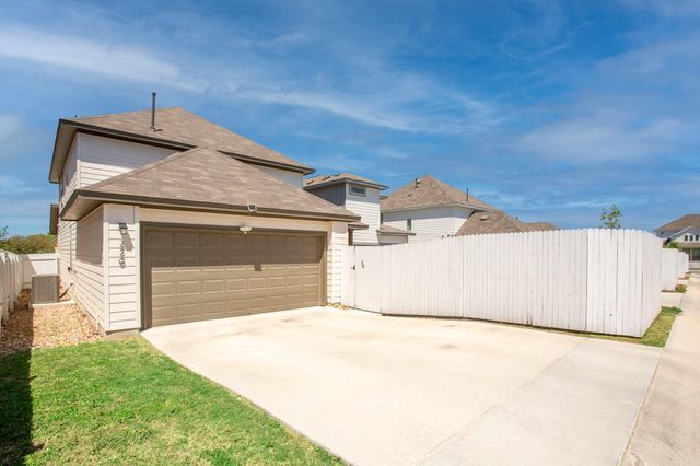 229 Treadwell LN, Kyle, TX 78640