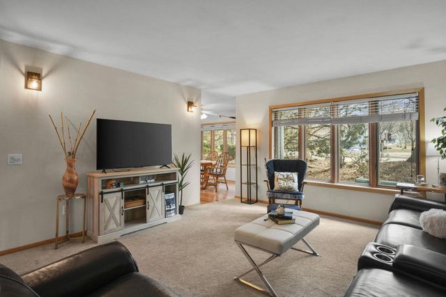 15 Saukdale Trail, Madison, WI 53717