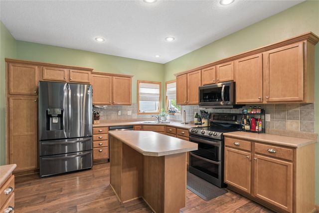 6906 Lewis Carroll Court, Johnston, IA 50131