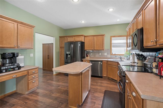 6906 Lewis Carroll Court, Johnston, IA 50131