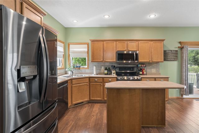 6906 Lewis Carroll Court, Johnston, IA 50131