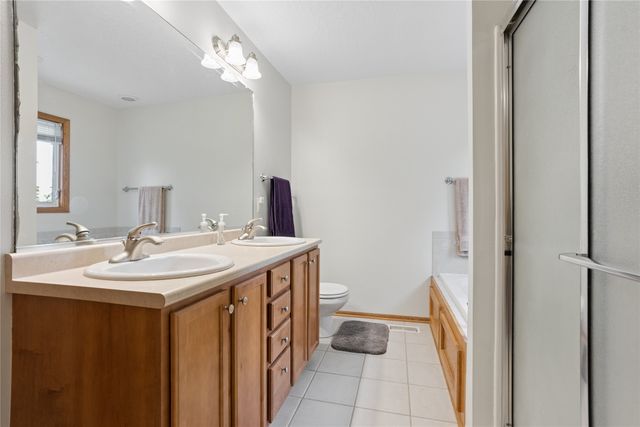 6906 Lewis Carroll Court, Johnston, IA 50131