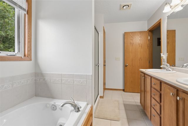 6906 Lewis Carroll Court, Johnston, IA 50131