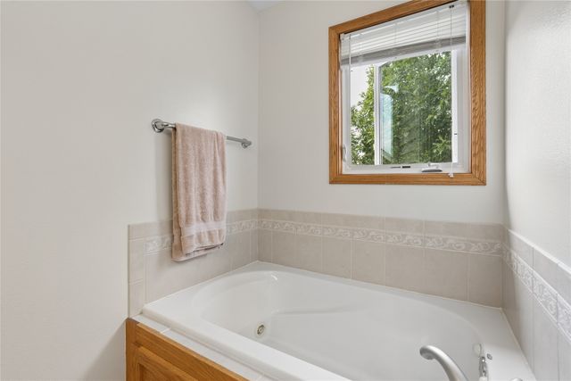 6906 Lewis Carroll Court, Johnston, IA 50131
