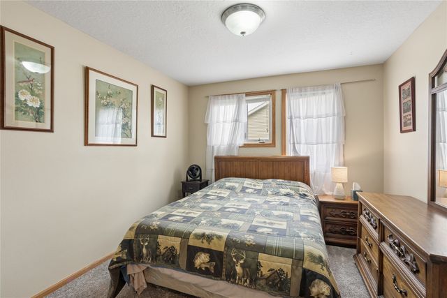 6906 Lewis Carroll Court, Johnston, IA 50131